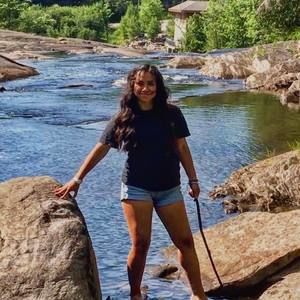 Meet your Posher, Elizabeth